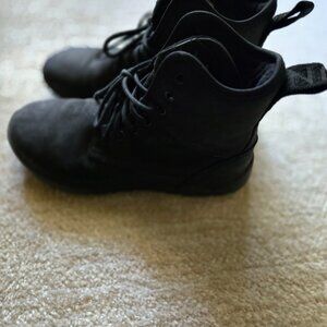 Black Groundies Williamsburg barefoot boot